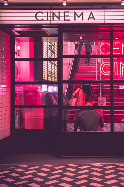 当前主推电影《星际漫游》震撼科幻场景