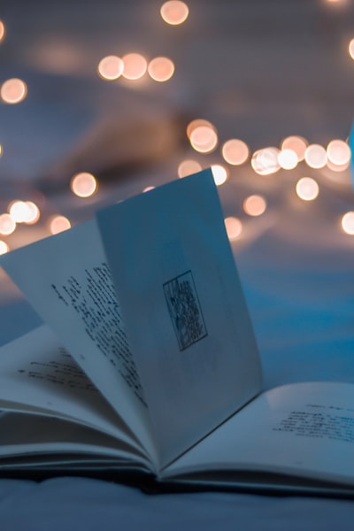 古装仙侠剧《青云志》主角御剑飞行剧照